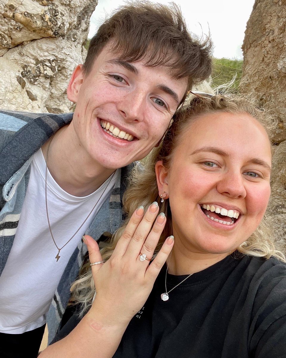 JonnyFitch's tweet photo. Travelled 518 Miles to surprise this one with a ring @EmmaHoran https://t.co/WvFyd9NLI4
