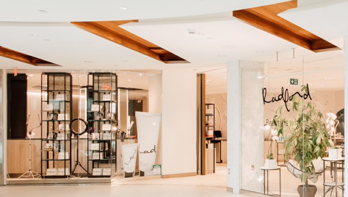 BloorYorkville's tweet photo. #RadfordStudio is led by celebrity makeup artist and skin expert, Victoria Radford. Inspired by her 15-year experience in beauty and holistic medicine, she has designed a new approach to skincare and makeup✨💋
#BYTime #Yokville #BeautyTime
📍55 Avenue Road Unit 210 https://t.co/vPzkXghmGG
