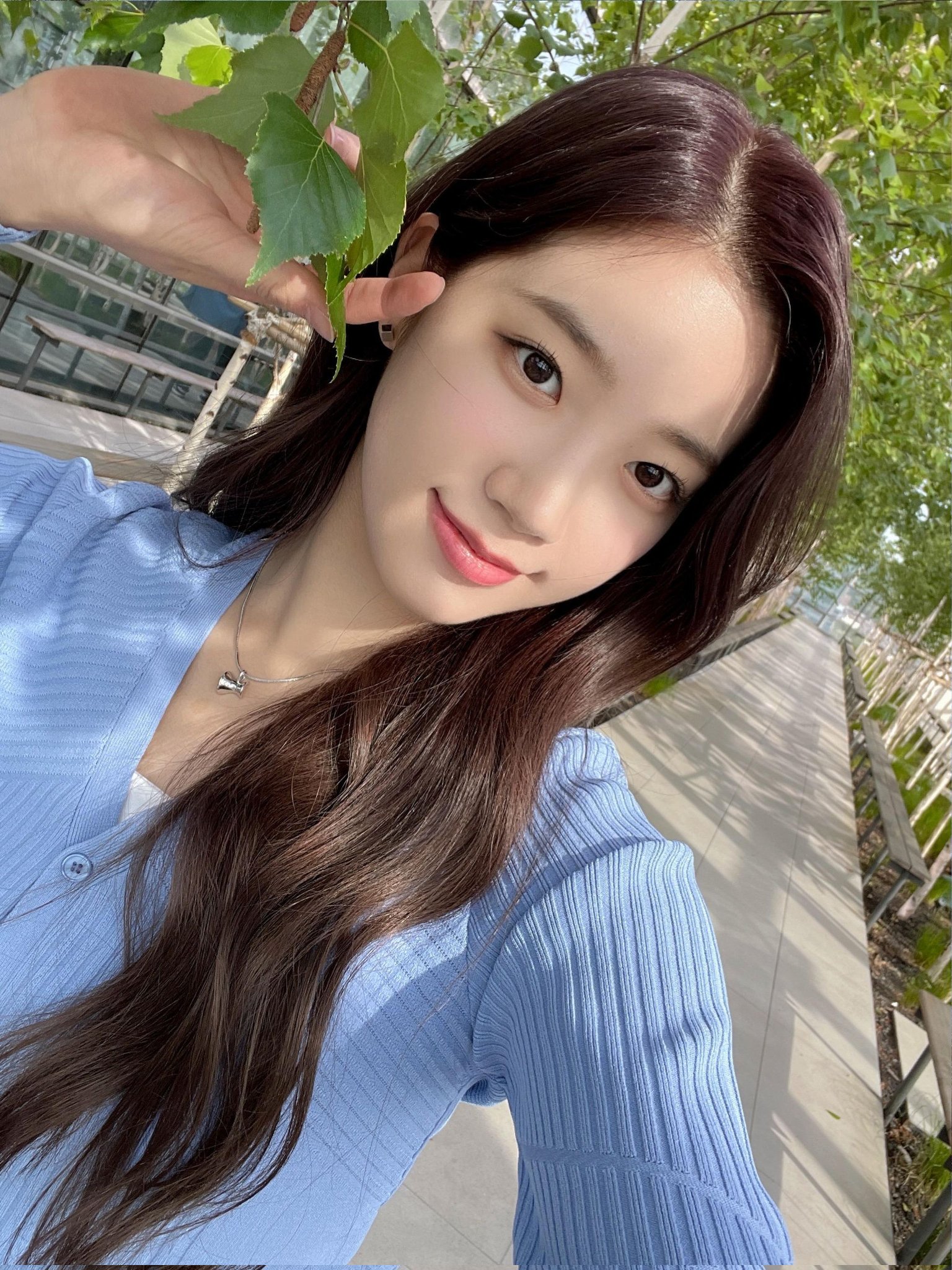 LE SSERAFIM WEVERSE on Twitter: "[#카즈하] 220518 ㅡ Post #KAZUHA: I thought it  was summer season but it's cold when I open my window at night 🍃 Don't  catch a cold and