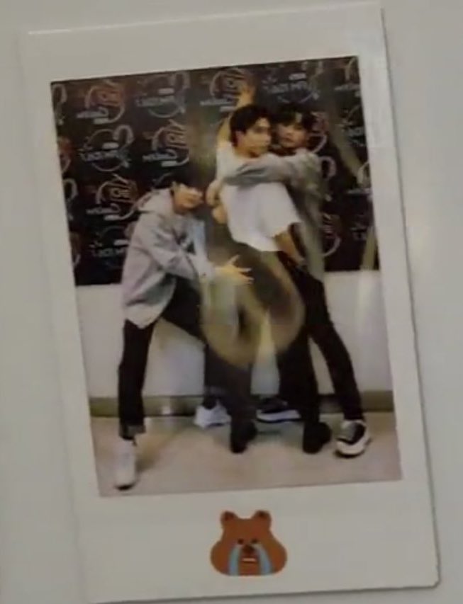 dailyseung2's tweet photo. one year since THE 2minsung polaroid https://t.co/XD5UNXeRz9