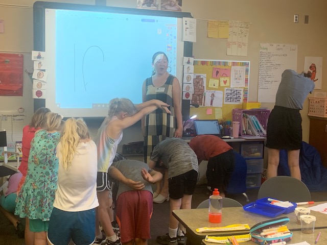 StemWloo's tweet photo. Kingsley 1st grade students are engaged in a Social Studies Arts Integration experience with Teaching Artist Angela Waseskuk! They are comparing their school to schools in the past while also engaging in visual elements, emotions, deep observation and much more! @WaterlooSchools https://t.co/L2HVm9FCyg