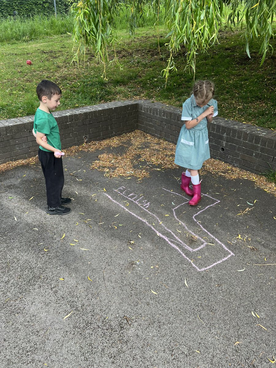 Wye_WPA's tweet image. In maths today we enjoyed making mazes! We used our knowledge on position and direction to help our friends get from start to finish! #WatersideMaths