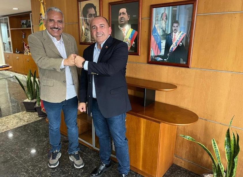 JoseRiveroPsuv's tweet photo. ¡Hermanos de lucha! @torrealbaf https://t.co/ciYadqq7jt
