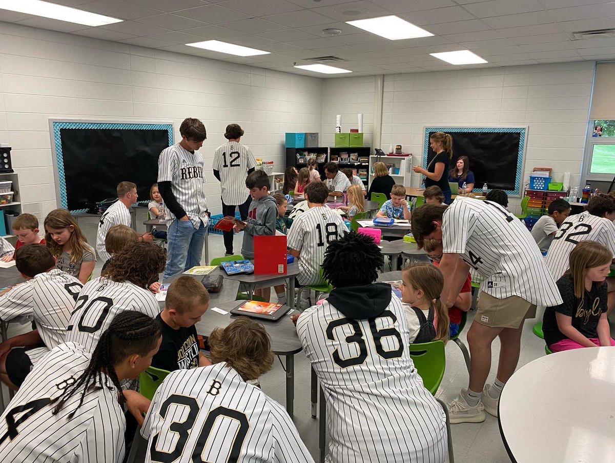 BoyleCoBaseball's tweet photo. The Rebels enjoyed reading with some of the 2nd grade class this morning. #GoRebels #PracticeReading #StudentAthletes https://t.co/BR0sEqMTkV