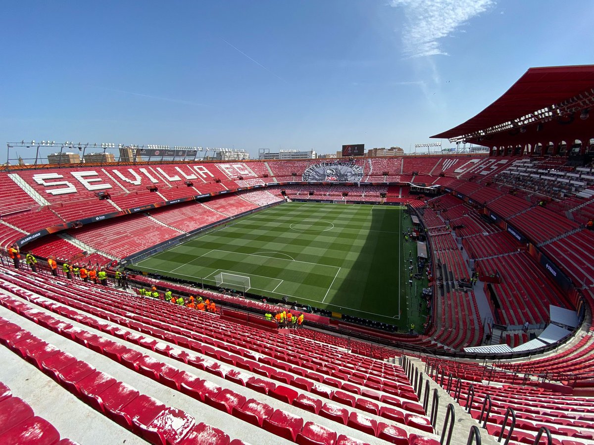 Team KiCK ready for the #UELfinal <a href="/btsportfootball/">tntsportsfootball</a> <a href="/sunsetandvine/">Sunset+Vine</a> <a href="/darrellcurrietv/">Darrell Currie</a> <a href="/RangersFC/">Rangers Football Club</a>