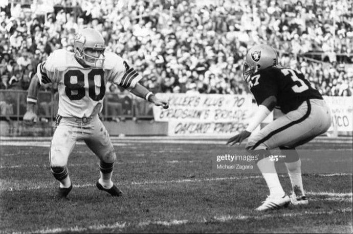 MichaelSlack801's tweet photo. Steve Largent runs a route defended by Lester Hayes during the game at Oakland Alameda Coliseum on 11/26/78 in Oakland, CA. The Seahawks defeated the Raiders 17-16. (Photo by Michael Zagaris/Getty Images) #HOFer #SEALegend #Seahawks https://t.co/xwjApDgG82