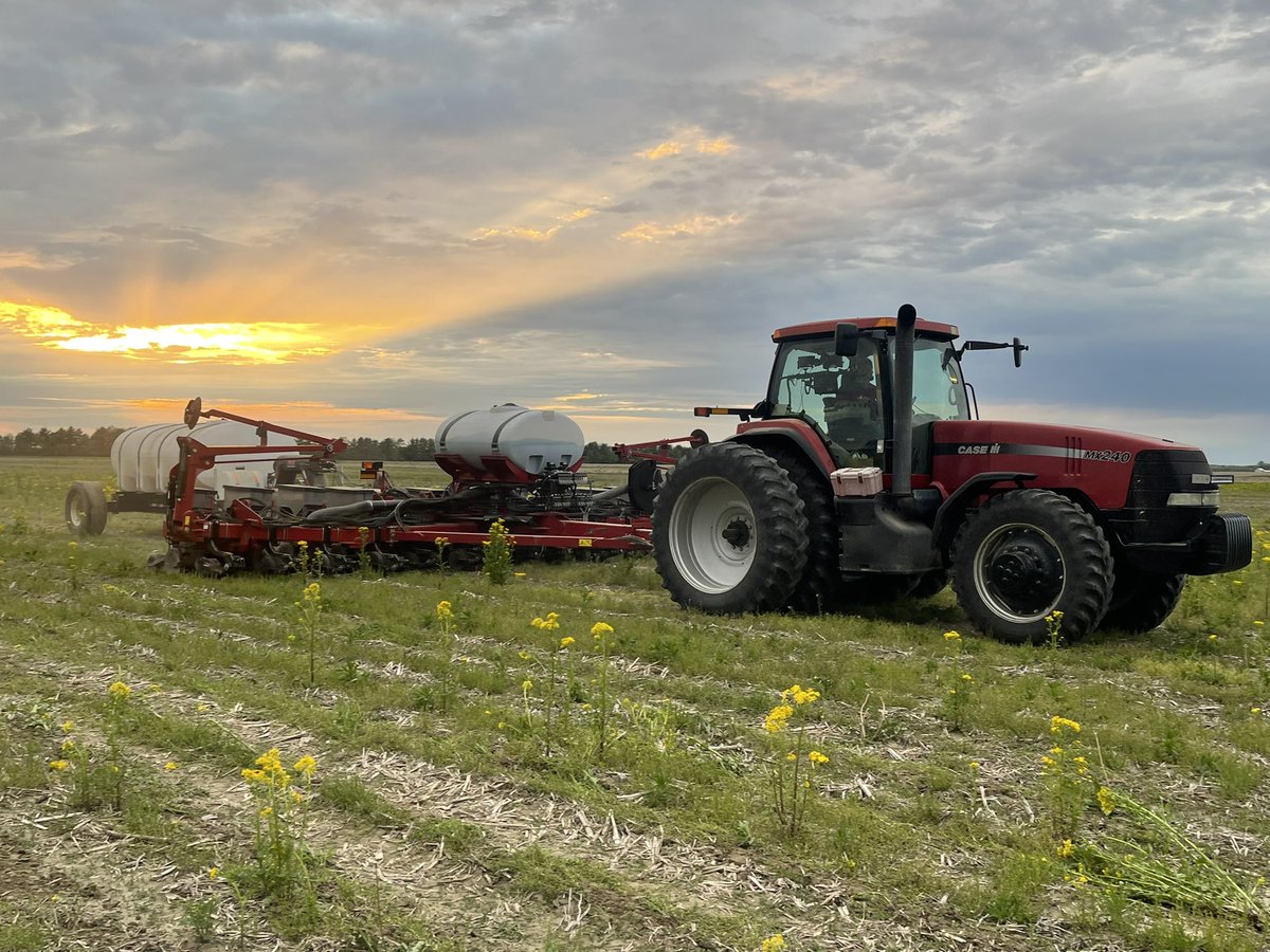 thereaLymanseed's tweet photo. Nothing like getting started on corn last night, to get rained out today 😑 @AgSpectrumCo @Channel_Indiana https://t.co/AIDuwjs7no