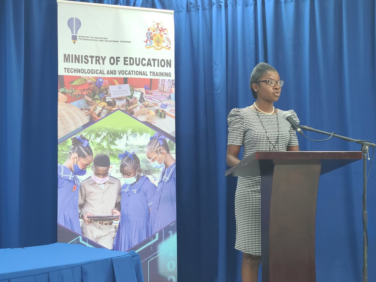 YXiusheng's tweet photo. My pleasure to attend the hand-over ceremony of donating 50 laptops to Ministry of Education, Technological and Vocational Training of Barbados with Dr Ramona Archer Bradshaw, Chief Education Officer. #HandInHandWeStand🇨🇳🇧🇧 https://t.co/twPM88gk5k