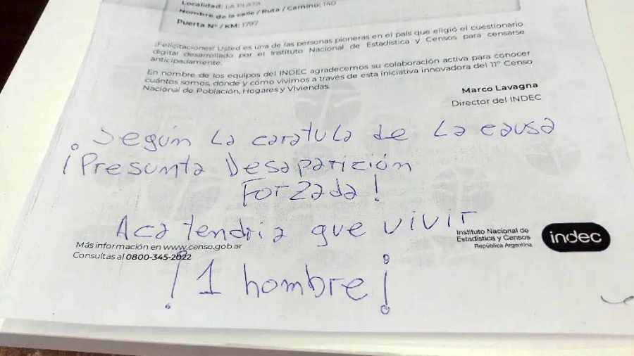 elcancillercom's tweet photo. [SOCIEDAD] "Acá tendría que vivir un hombre": el hijo de Julio López dejó una nota al censista en la puerta de su casa. 📸 https://t.co/g7deZ9W3Jg