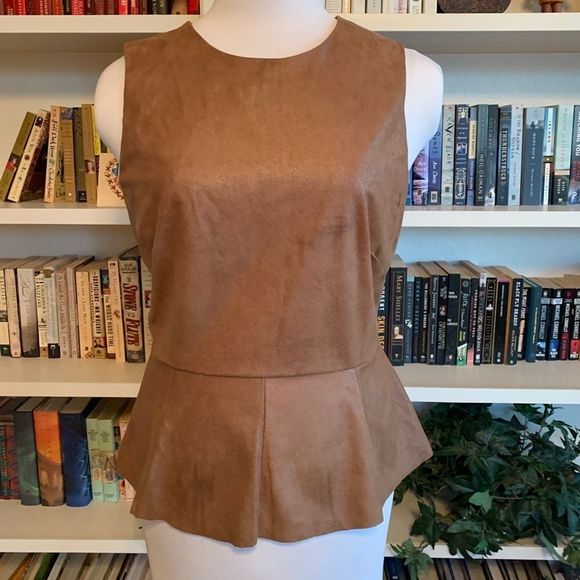 Ruby_Ridge21's tweet image. So good I had to share! Check out all the items I'm loving on @Poshmarkapp #poshmark #fashion #style #shopmycloset #blushnoir #lularoe #rareeditions: posh.mk/6GHQPsdl8pb