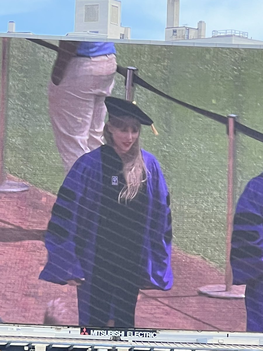 Taylor Swift Updates🧣 tweet media