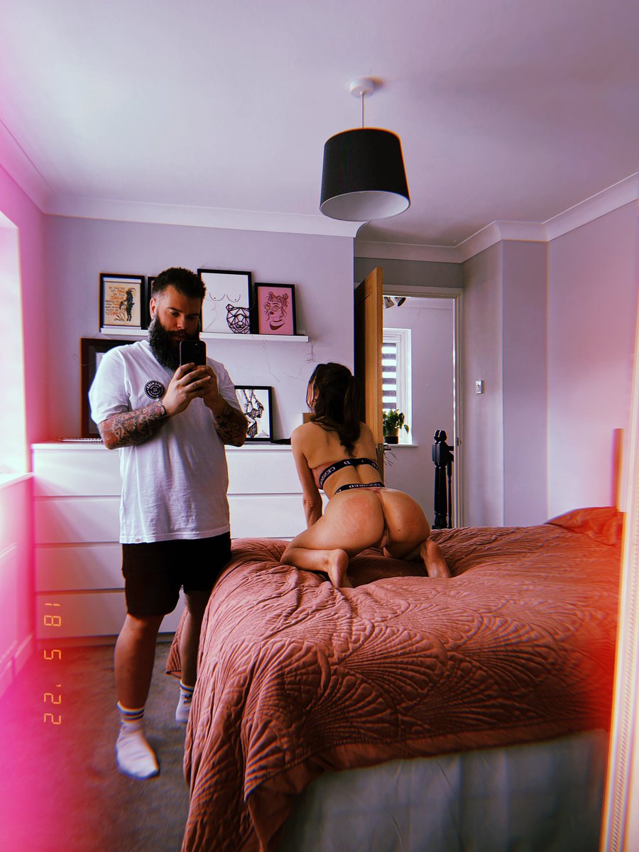Shooting with one of my fave peaches today 🍑🥵 <a href="/MelMacintosh88/">MelMacintosh88</a> go follow her 🤤