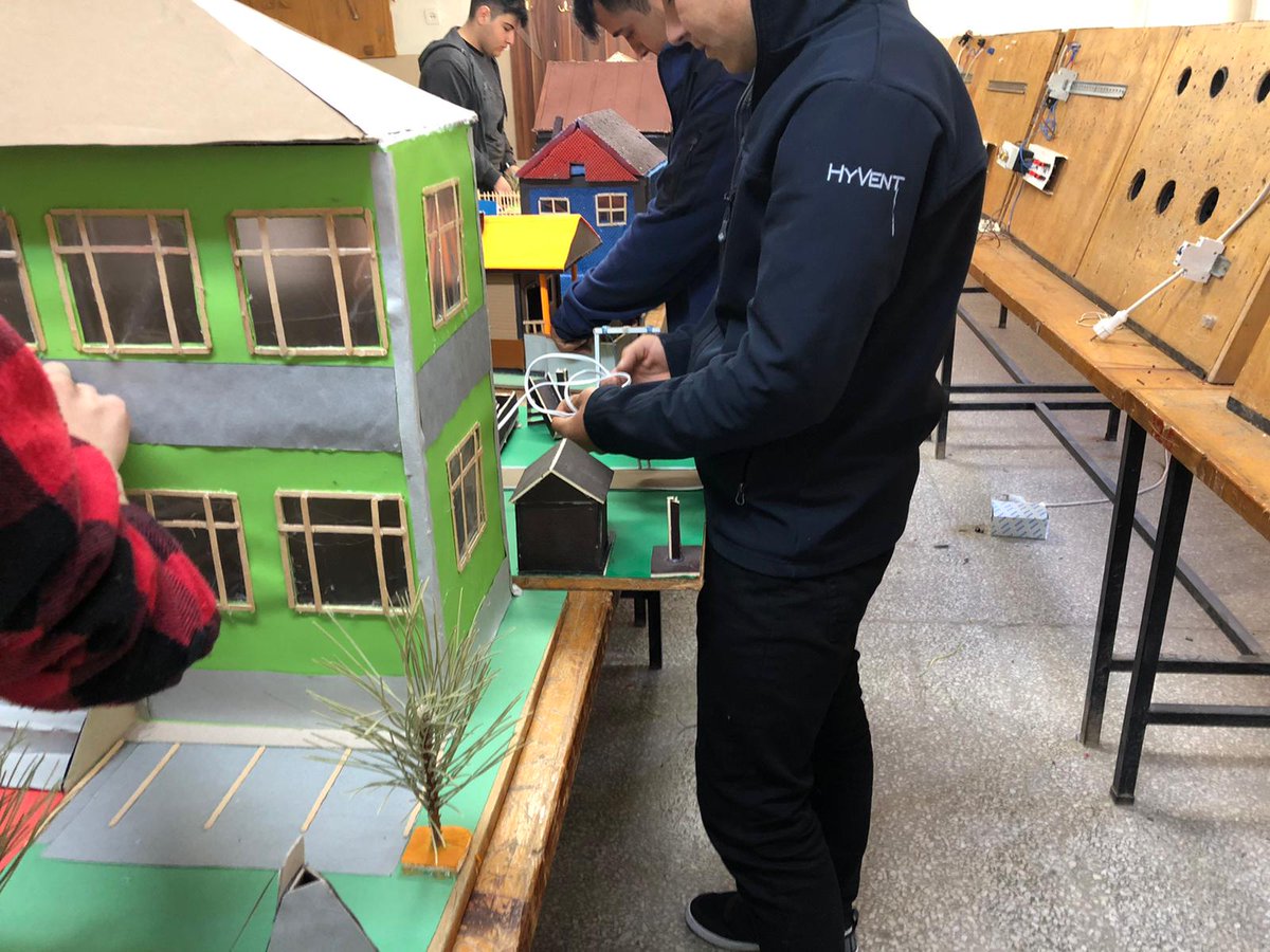 SulakyurtL's tweet photo. Avrupa Mesleki Beceriler Haftası kapsamında elektrik bölümü öğrencilerimizin hazırladığı Green City: Sustainable Living (Yeşil Şehir: Sürdürülebilir Yaşam) sergimiz 23-27 Mayıs 2022 tarihlerinde okulumuzda düzenlenecektir. Katılımlarınızı bekleriz. https://t.co/xIDw3QRTGG