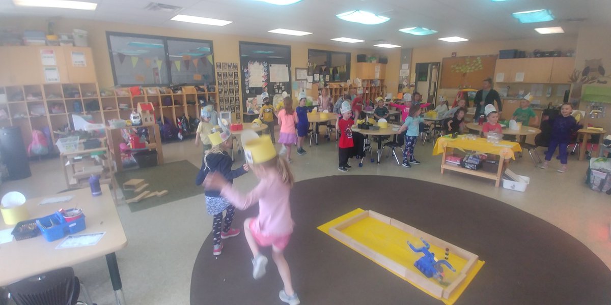 Mrs.McDonald's & Mrs.Burgess's Class tweet media