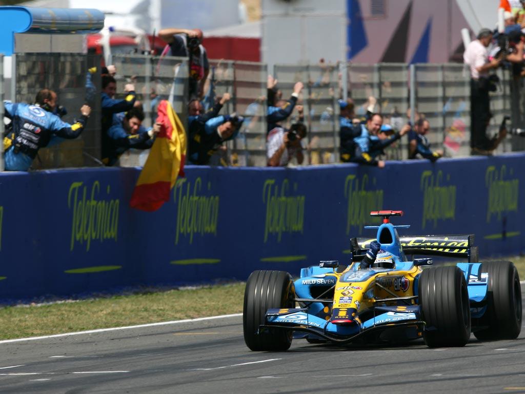 Nanosecso's tweet photo. - Montmeló lleno
- Coche Azul y Amarillo
- Pole Position el Sábado
- Exhibición y pajaritos el Domingo

Este tío va a repetir 2006 paso a paso https://t.co/CfGUEG6XYh