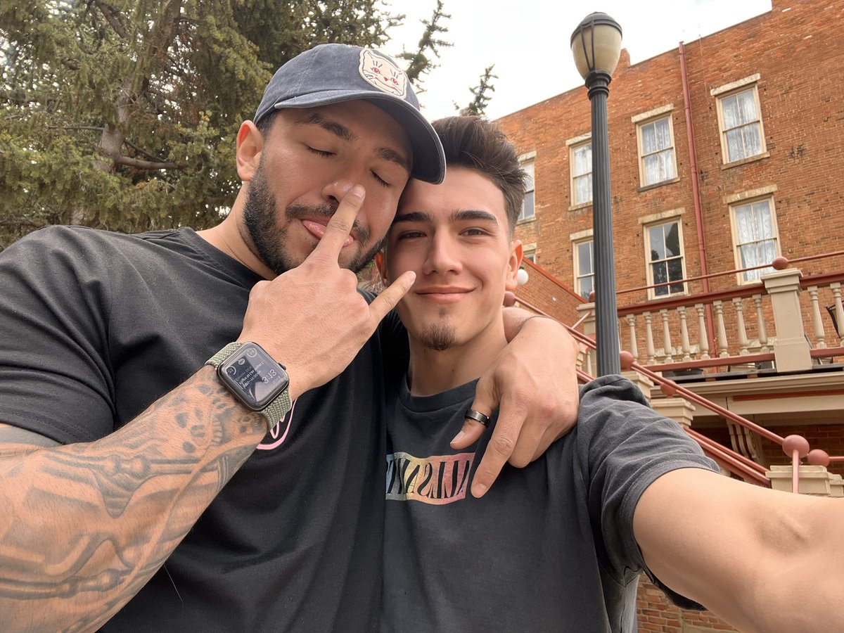 adxmcito's tweet image. Two years down and a life time to go. ❤️