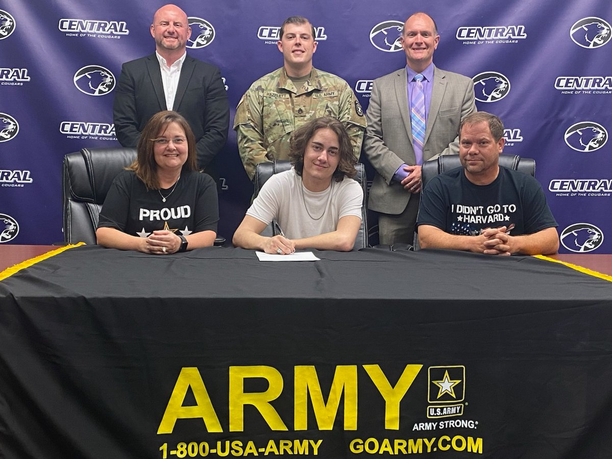 RyanKetchumD12's tweet photo. Congratulations to Central High School Senior Ethan Brown who will be joining the United States Army following graduation!  Ethan, we sincerely appreciate your willingness to serve our Country! #imaginegreatness #classof2022 https://t.co/YuB9jUz2ub
