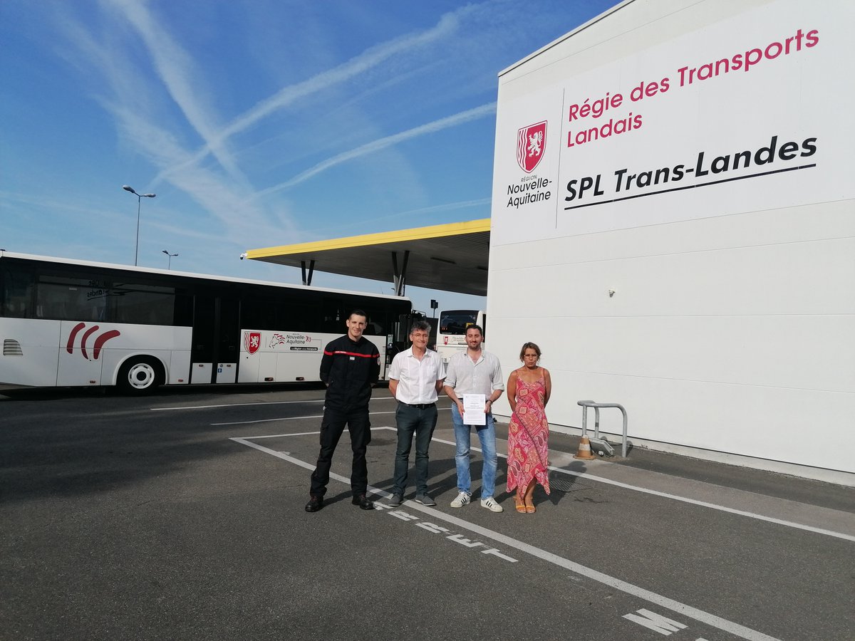 SDIS40's tweet photo. La #RRTL s’engage avec le @SDIS40 à travers une #convention de disponibilité pour formations & interventions. Grâce à cette belle démarche citoyenne, le #CIS de #SaintPaullesDax accroît sa disponibilité en journée👏 https://t.co/5h10XH9IvJ