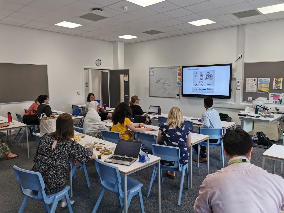 David_gilbert88's tweet image. Team Maths and Team Science living the CMA department time interdisciplinary dream! 🧪📝#TeamStem