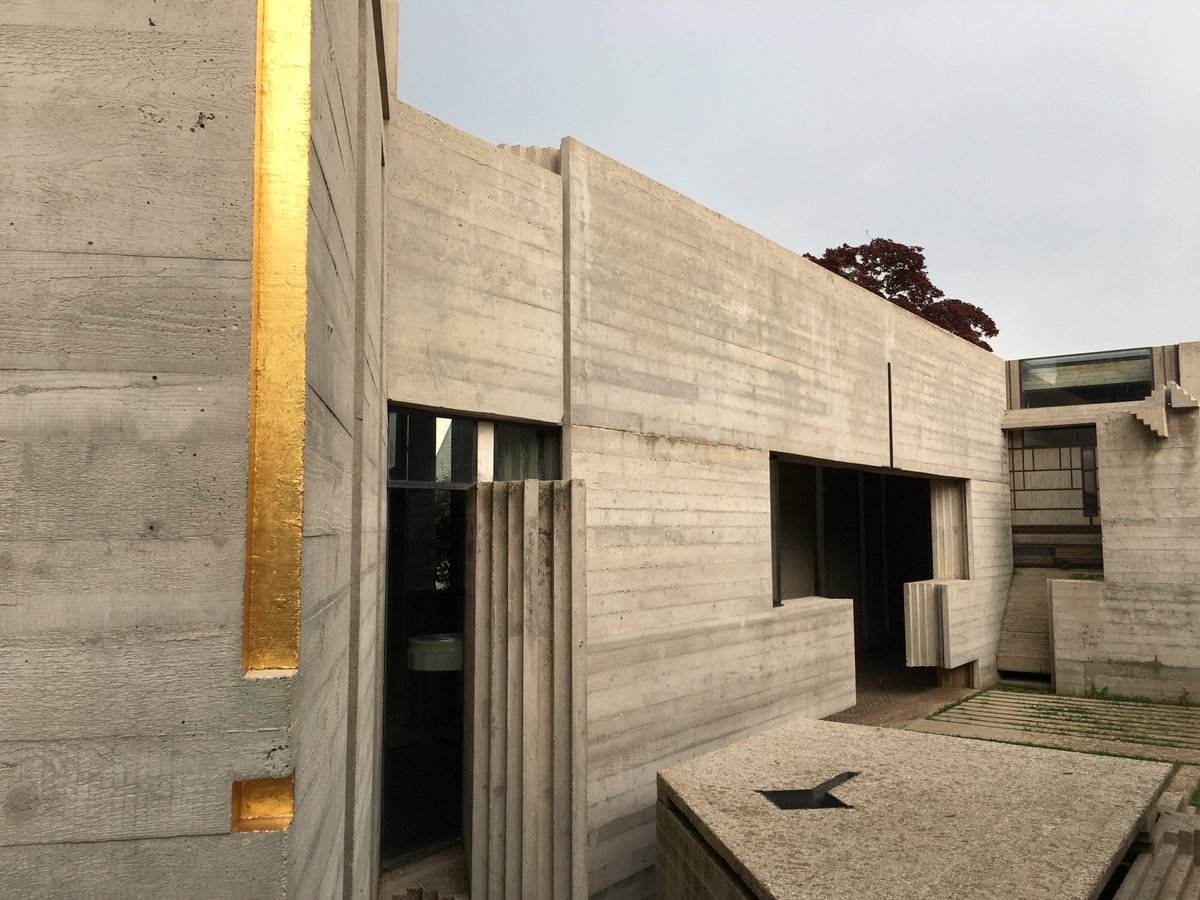 paolopellizzari's tweet photo. Tomba Brion a S Vito: il cemento è risanato e quasi risplende, il mosaico della mandola è sfavillante, l'insieme è commovente. Grande #Scarpa e mirabile restauro, una roba che ti prende e ti porta via... #architecture #Altivole https://t.co/QI3YuhSCLf