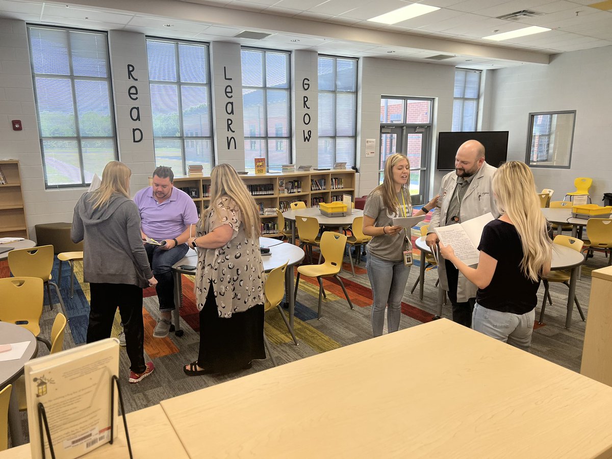 DejaynesS's tweet photo. @plainviewElem just wrapped up our first school book study. Collectively we read and discussed our take aways on the book What Great Teachers Do Differently. 
@DrMarkJGonyea @Anna_Sturm10 
#ExcellenceisinPlainview  #whatgreatteachersdodifferently
#keepreadingkeepgrowing https://t.co/n6v1uAtrbh