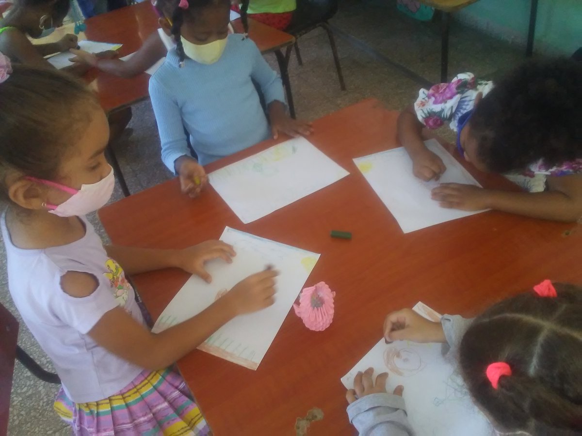 edad_ci's tweet photo. En vísperas de cumplirse el 127 Aniversario de la Caída en Combate del Apóstol de Nuestra Independencia #JoseMarti  las niñas y niños de #LaPrimeraInfancia dibujan acerca de sus Obras Martianas @RaulSamon @dpestgo #CubaViveEnSuHistoria @FundichelyRosa https://t.co/36N5eFFxOL