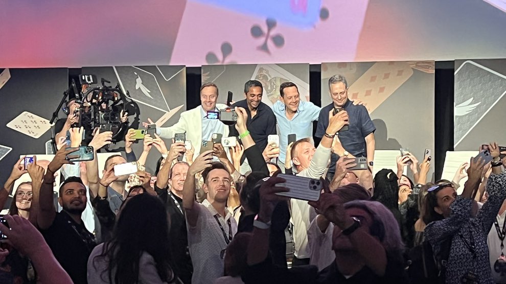 Jason's tweet photo. Have never experienced anything like what just happened the last 72 hours at @allinsummit 🙏🏼 

Thank you to my team, the @theallinpod fans/family, our vendor partners, and of course my besties @DavidSacks @friedberg &amp; @chamath! 

📷 @kevinace https://t.co/X5ybQrp8Zl