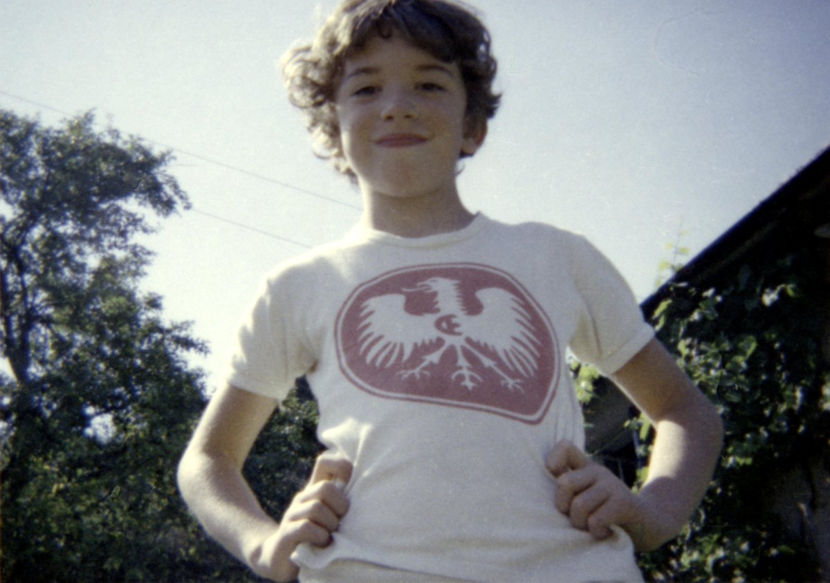 Schon damals in weiß!
Vor 42 Jahren ging ich im Laufe der 2. Halbzeit in mein Kinderzimmer und betete um ein Tor für die Eintracht. Kurz darauf traf Fred Schaub. Mal sehn, was heute Abend nötig sein wird.