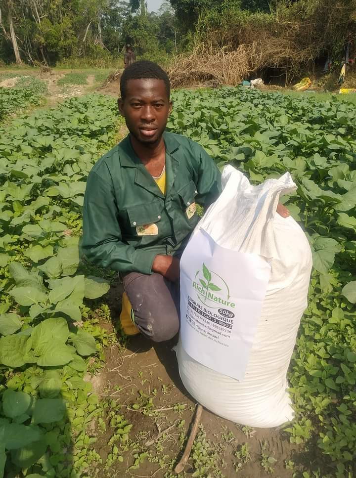 TheCameroonianZ's tweet photo. Rich nature : l'engrais biologique naturel.
#MadeInCameroonDay
Disponible pour tout type de culture au prix promo de 13 000 FCFA le sac de 50kg.
Disponible en sac de 5kg aussi.
Contact utile : 656856479 https://t.co/ygJc6eoDkf