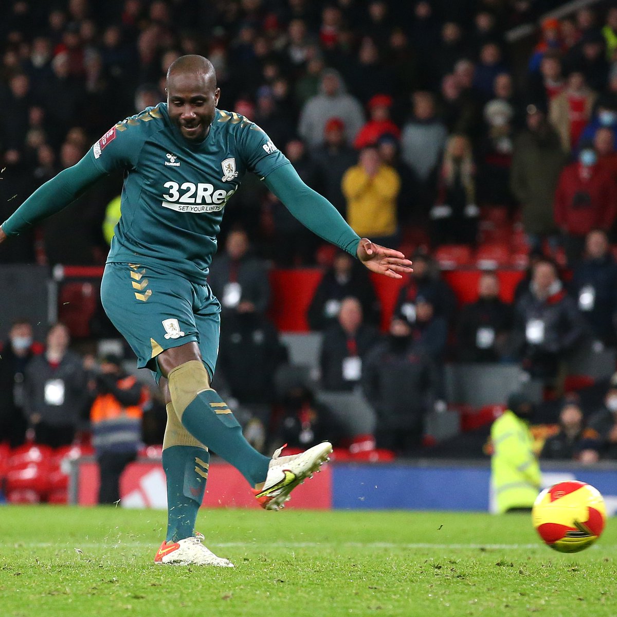 EmiratesFACup's tweet photo. O - One-touch

@Boro were another side to enjoy a terrific cup run, and @Sol14Bamba's heroics personified that.

Plenty of players in their players deserve praise, but to beat cancer and score your penalty in the shootout with your only touch of the game is Hollywood style stuff. https://t.co/BaejHhreYT