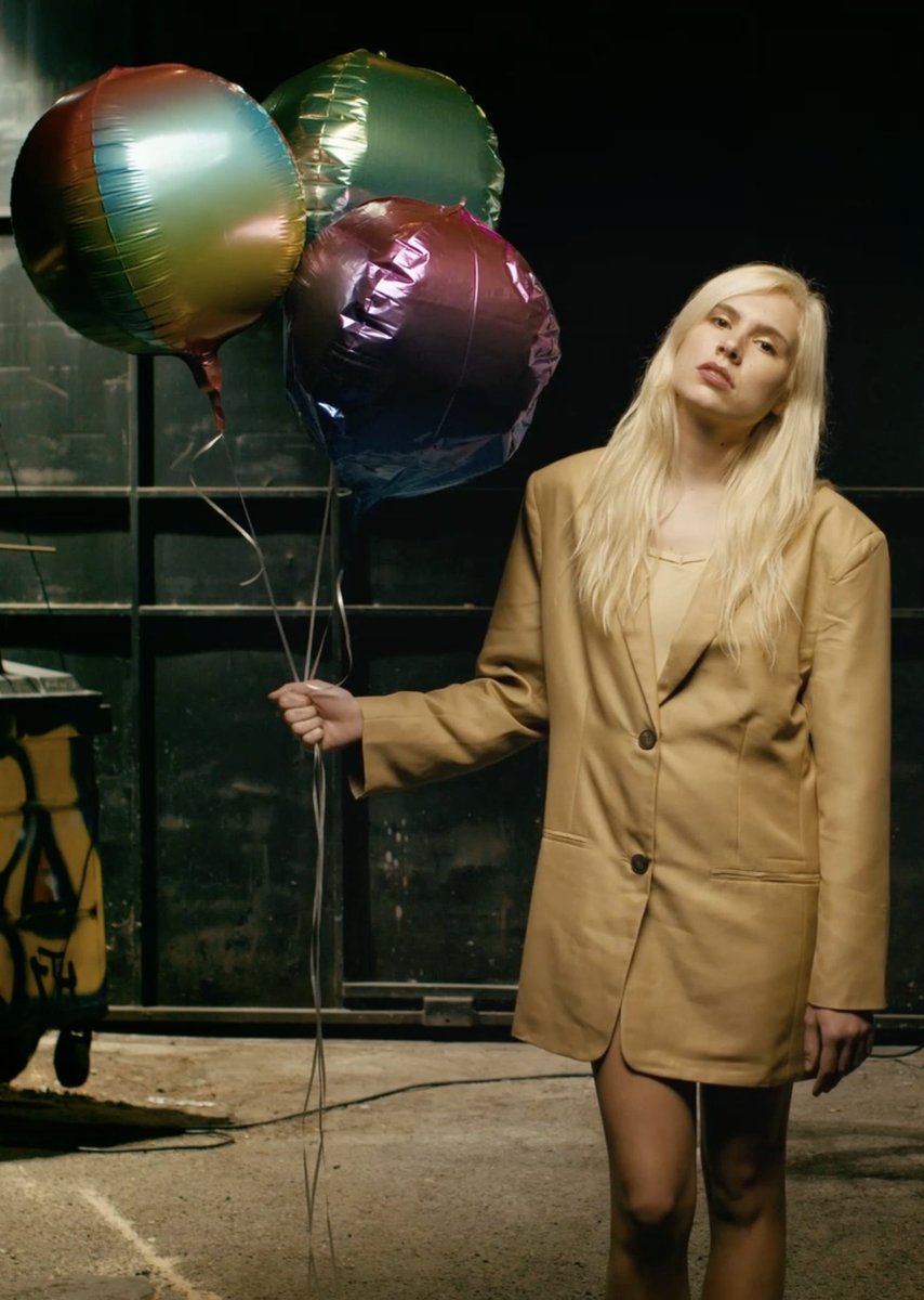 talkerceleste's tweet photo. One month til my LA show at @juniorhighla 🎉 This is going to be the most special show I've ever done bc it's a full-on art exhibition🙃 We'll have photo booth installations for every music video for an immersive experience around my record🪐 Get tickets!! https://t.co/Bif0C9YM4p https://t.co/nTcJw1PMVK