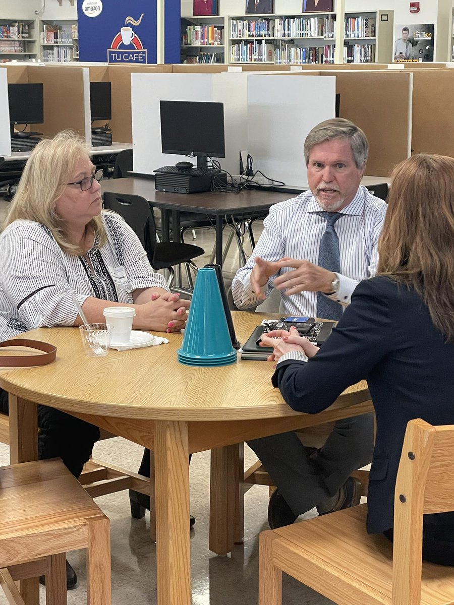 MLECJaguars's tweet photo. Networking builds opportunities for a successful career in industry. Expanding your resources can undoubtedly make the difference for a thriving future.
#ApprenticeshipAccelerators #ApprenticeFL #CDL
#TruckYeah #freightmovesflorida https://t.co/csbNfjJYqT