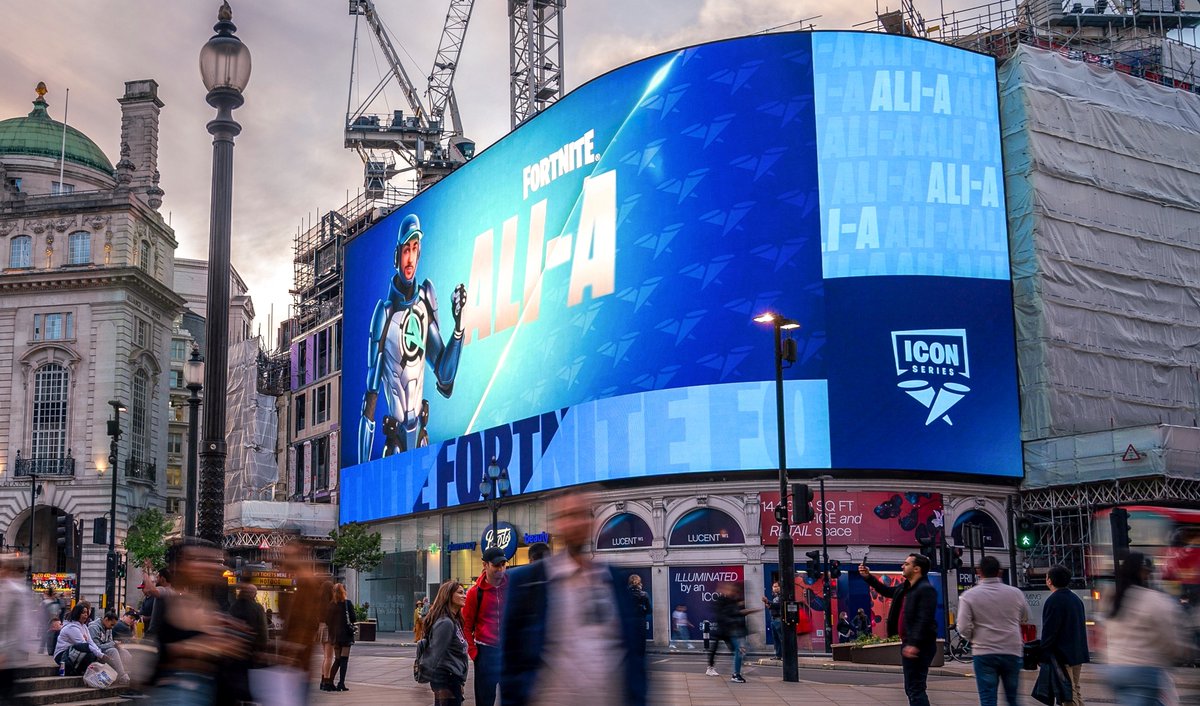 Surreal to see my Fortnite skin on the Piccadilly Circus in London! 🤯