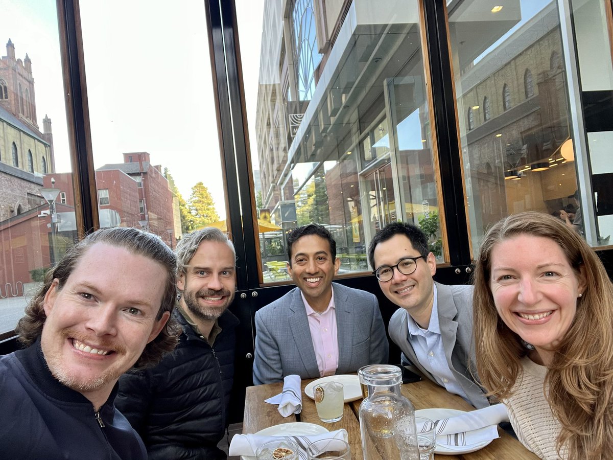 @NickJohnsonMD speaking of #bestclassever great to catch up with @RuddKristina @pavan_bhatraju and Eric Morrell. Couldn’t be more proud that my co-fellows are killing it! #ATS2022 @atsearlycareer @uwpccm