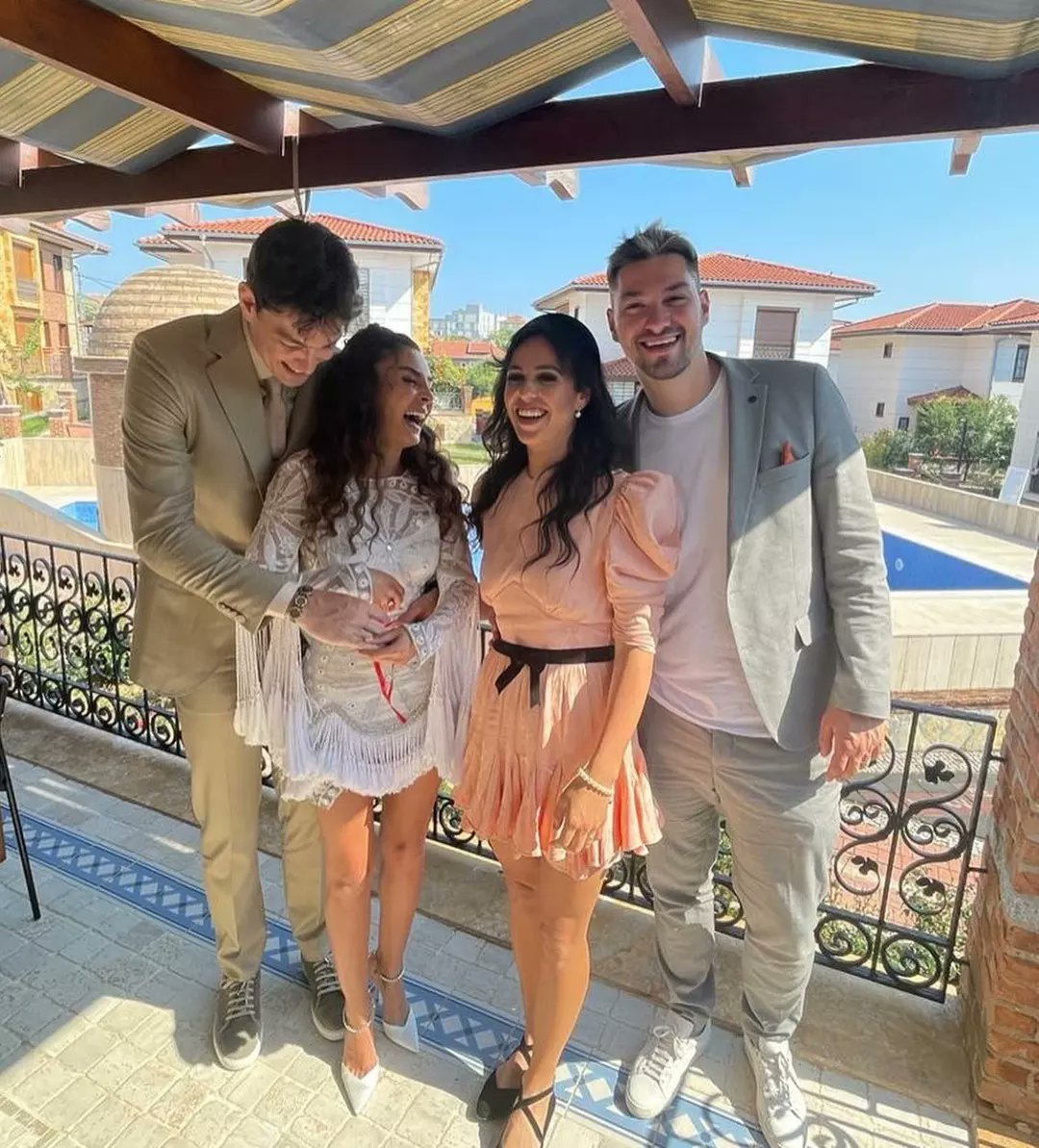 lus2207's tweet photo. Reposted from @cediosman 💙 officially #engagedcedi 😃  

#EbruŞahin @rebrusahin https://t.co/lnOLI5V2N0