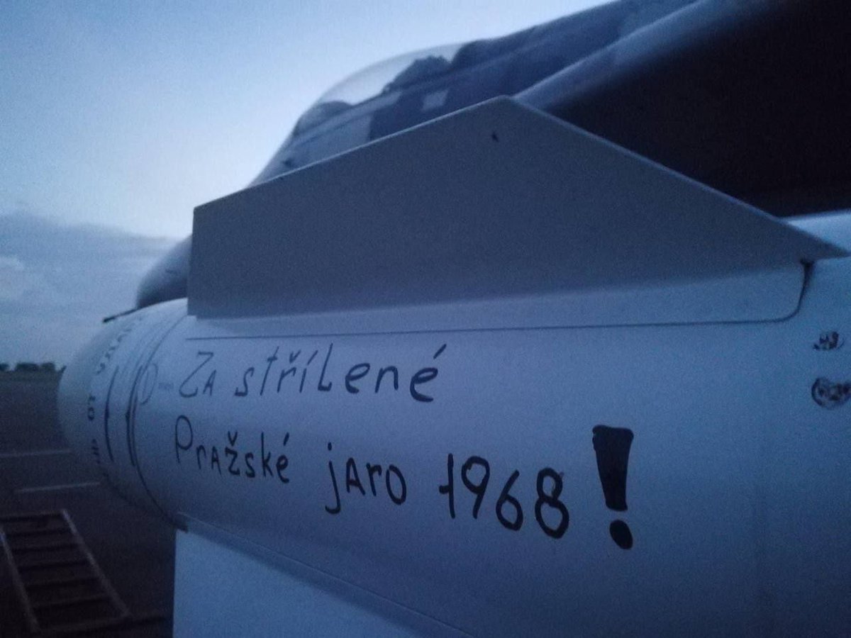 OpenWorld_info's tweet photo. The whole world is with Ukraine!
Air-to-air missile R-27 on the Ukrainian MiG-29 fighter with the inscription in Czech: "For the shot Prague Spring of 1968!"
 An inscription on Dutch shells for the MH-17 flight shot down by the Russians Boeing!

#openworld 
#openworldinfo https://t.co/JC36HtzOds