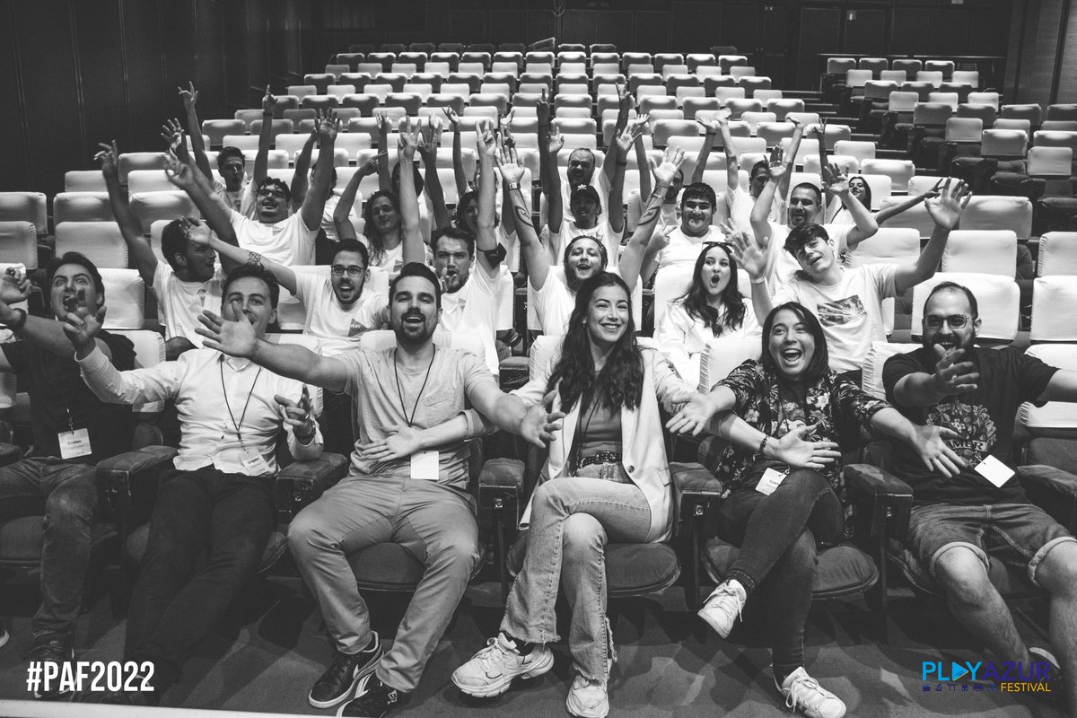 PlayAzur's tweet photo. [#TEAMPAF] Retour à la vie normale difficile après un #PAF2022 de folie...

Notre premier message remerciera donc l'équipe des super-bénévoles du Play Azur Festival. 💪

(Il en manque malheureusement sur la photo)

[1/3] https://t.co/txnOImJdcE