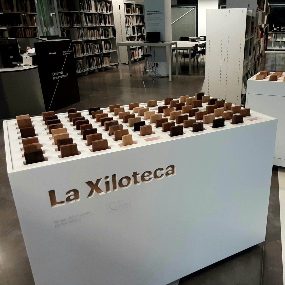 dissenydoc's tweet photo. 📢Avui traslladem la #Xiloteca per poder estar present en el curs organitzat per l'Associació per a @EstudidelMoble, on demà la presentarem.

📅Del 19 al 21 de maig
➡️Més informació a 👉https://t.co/vdPOzqmo0z

#estemtreballant https://t.co/NUTjwSUiHu