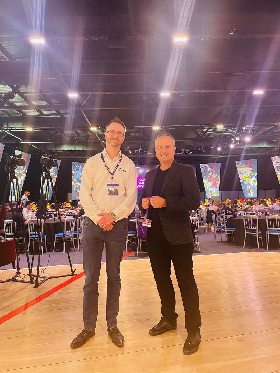 BernardMarr's tweet photo. A huge thank you to @123INTERNET for having me at the #MKDigitalSummit 😁

I had a great time networking with other #BusinessLeaders and I really hope you enjoyed my talk on the future of #Tech and #BusinessTrends...

See you again next year 👀

#MiltonKeynes #TechInnovation https://t.co/rJVO6Sp9b6
