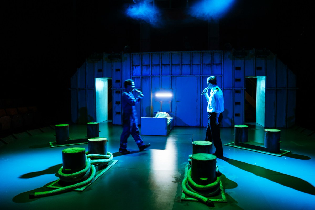 HeadlongTheatre's tweet photo. FIRST LOOK at the Corrina, Corrina production photos.
Book now for this world premiere thriller at @LivEveryPlay 
https://t.co/ShL5pl8Oua 
📷by @helenmurraypix https://t.co/0Gy7cNPron