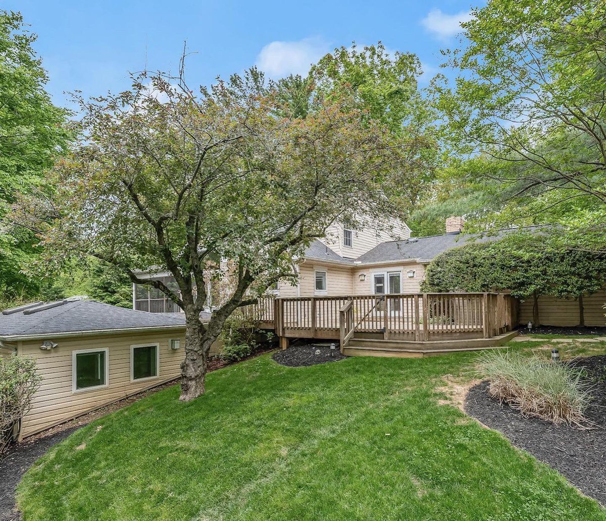 MegandAlison's tweet photo. #newlisting in #PotomacMD. #OpenHouse on Sun. May 22! $875,000. 4 Grovepoint Ct is a #Colonialhome w/ 4 BD, 2.5 BA, &amp; 3,185 sq ft over 3 levels. Hardwoods, plentiful windows, Natatorium w/ HydroWorx Indoor Pool (motorized current, built-in treadmill). 
#mdrealestate #wfpagents https://t.co/76srBxx4OE