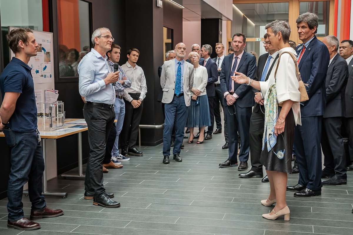 C2N_com's tweet photo. A look back at the visit of the EU/USA #TTC delegation 🇺🇸 🇪🇺
Very interesting exchange with the #startup ION-X  around the next-gen thruster technology developed at C2N that will meet the challenges of the #NewSpace industry ✨
@technofounders https://t.co/C9SMxSEXWS
