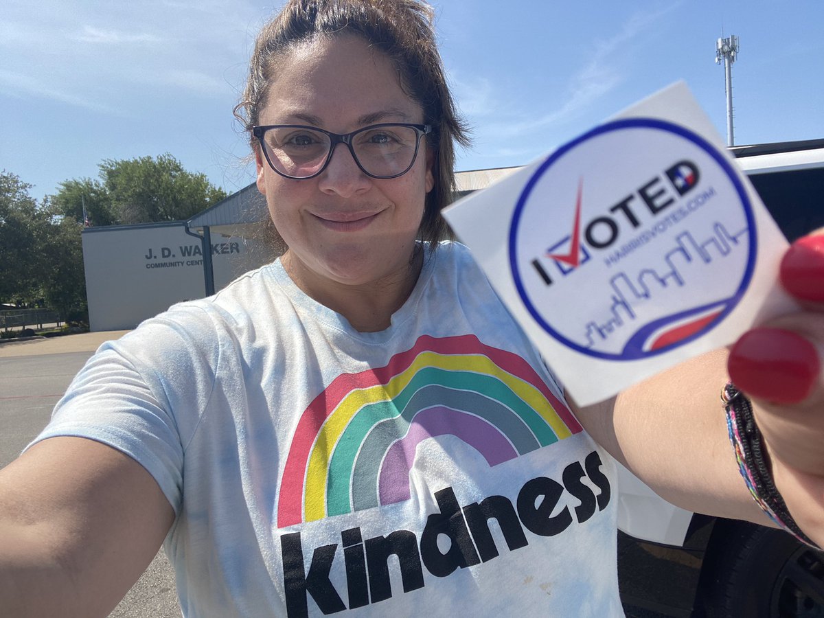 MelCorrea_HOU's tweet photo. Shooting a story for #khou11 at a Harris Co. community center. It’s hot. Needed a quick break, so I ran in to vote early in the #MayRunOff. A/C inside! Took less than 5 minutes.If you’re registered, don’t forget to exercise your right to vote! Now I’m back to work! https://t.co/FEImLvEV8f