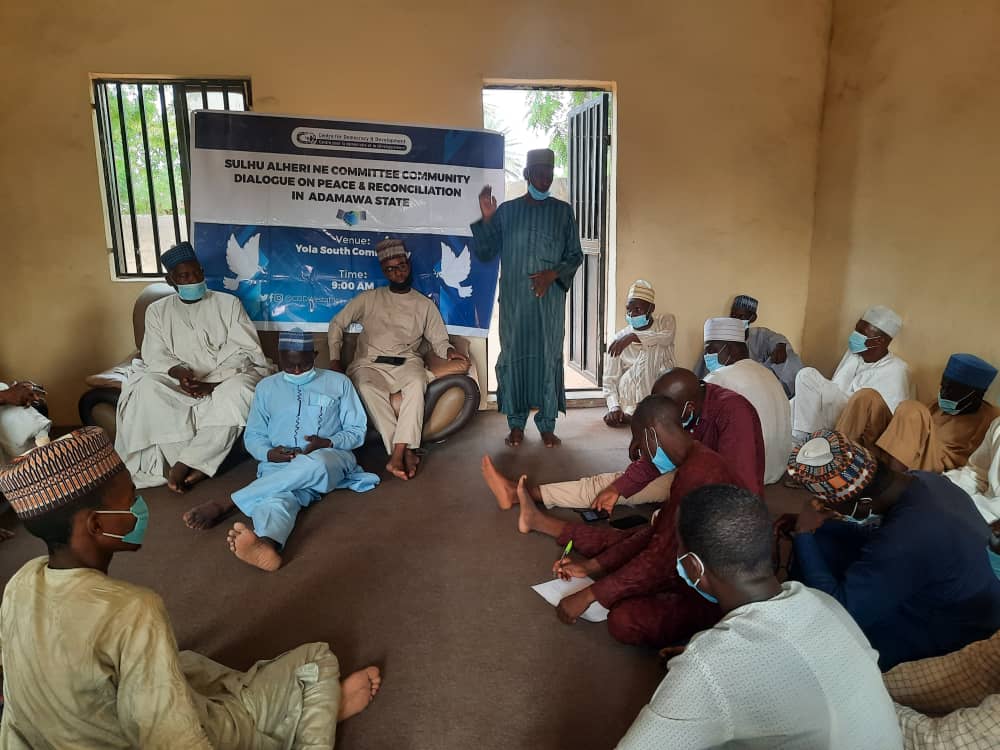 CDDWestAfrica's tweet photo. #CDDTeam at Wurro Chekke community of Adamawa State for its monthly Sulhu Alheri N/E dialogue with community stakeholders aimed at promoting reconciliation and peaceful resolution of local conflict using Sulhu mechanism.
@HassanIdayat
#Reintigration
#EndInsurgencyinNigeria https://t.co/qdSWkotBZy