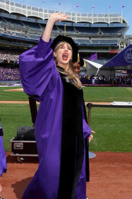 Officially DOCTOR TAYLOR SWIFT 🎓🥹