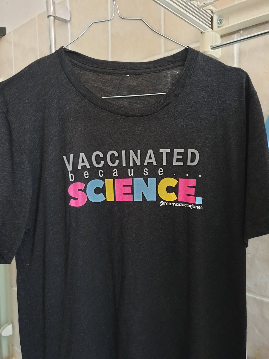 lexxox2's tweet photo. Das neue t-shirt muss schnell trocknen :) https://t.co/7vHSV1E7qI