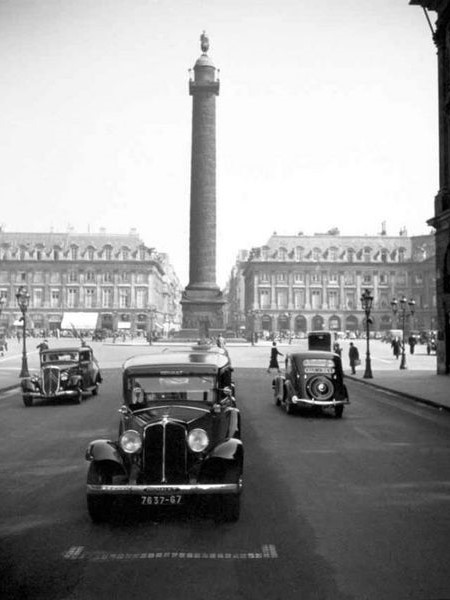MatricardiRami's tweet photo. Te invito a descubrir una de las plazas más importantes y extravagantes de #Paris, su opulenta historia y contexto en el cual se construye.  @he_aca 

🧵 Abro hilo explicando la famosa “#PlaceVendôme” en Paris, Francia. #arquitectura https://t.co/pGg8E5vpso