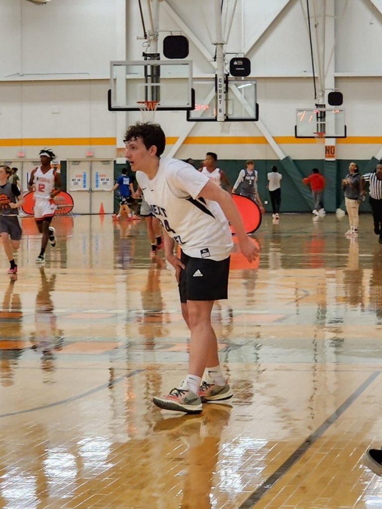 OntheRadarHoops's tweet photo. Jordan Burdette needs little time or space to get his shot off. 

He consistently showed that he could knock down the deep jumper.

📌:
@JordanBurdette7 

@BracketSage STORY:

https://t.co/gwKtGhVoG9 https://t.co/qmi5iqNM7D