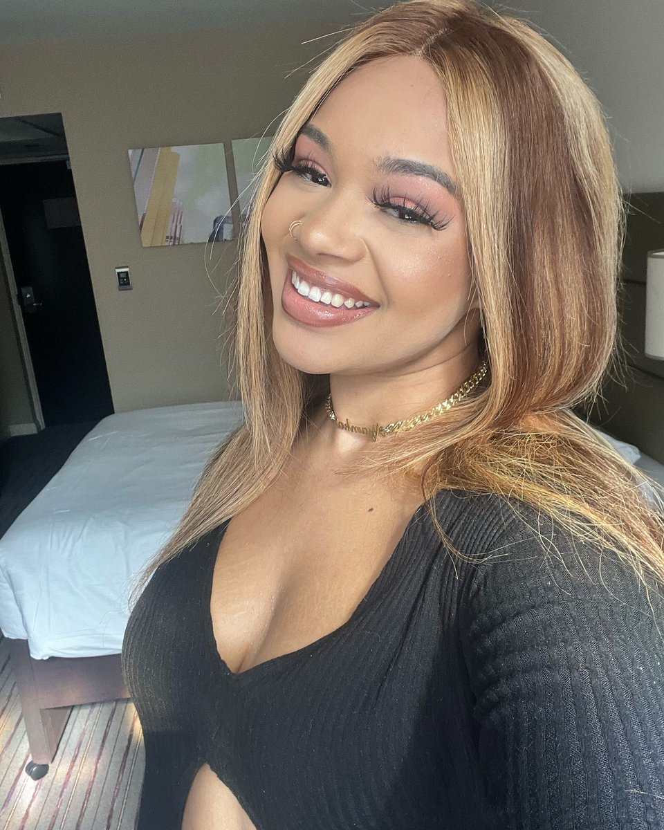 📻 Interested in working in radio? Create video content or podcasts? Want to know how to take it to the next level?

🎧 Come to our FREE talk next Thurs 26 May with <a href="/ShahlaaTahira/">Tahira 💜🦹🏾‍♀️ | Presenter</a> from <a href="/BBCRadio1Xtra/">BBC Radio 1Xtra</a> and @Nyamkaxo from <a href="/ReprezentRadio/">Reprezent 107.3FM</a> 

Register now! ow.ly/Jo4M50Jblig