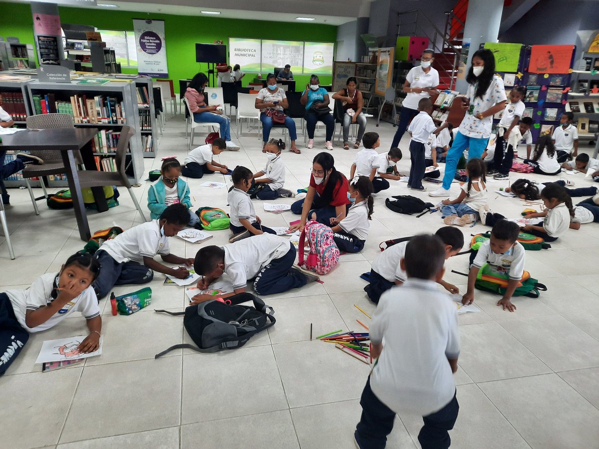 EberildaB's tweet photo. Conectando emociones con aprendizajes #PTA Visita de la IER Cacerí a la biblioteca pública municipal de Caucasia Reinaldo González Guevara❤ https://t.co/FBflUfuFeJ
